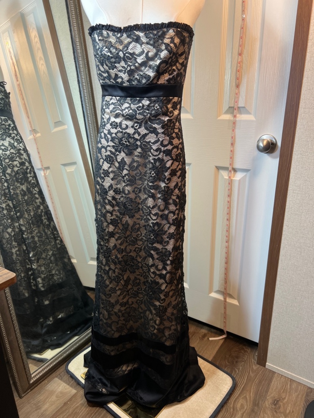 Badgley Mischka Black Lace Strapless Evening Gown